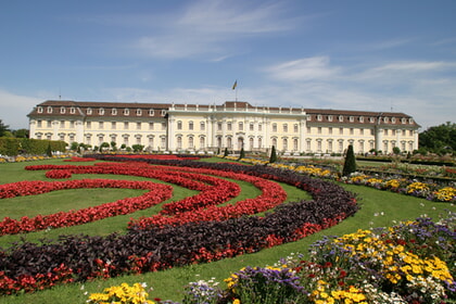Ludwigsburg Barockschloss mit Blühendem Barock (26km)